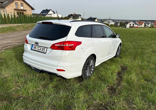 Ford Focus cena 39700 przebieg: 205000, rok produkcji 2018 z Kartuzy małe 56